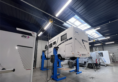 camping-car en atelier pour contrôle d’infiltration